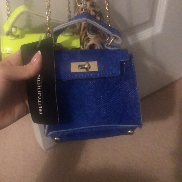 MINI TINY CROSS BODY BAGS FROM PRETTYLITTLETHING - Picture 4 of 4